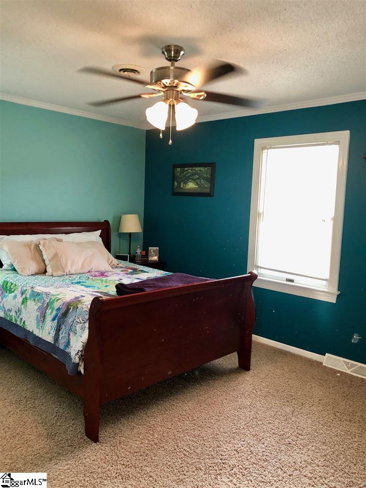 1040 Woods Chapel Road Duncan, SC 29334 - Photo 8 of 28 Gallery Image 8