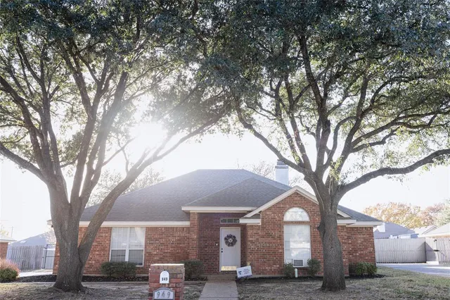 $260,000 | 949 Crested Butte Drive, Hewitt, TX 76643