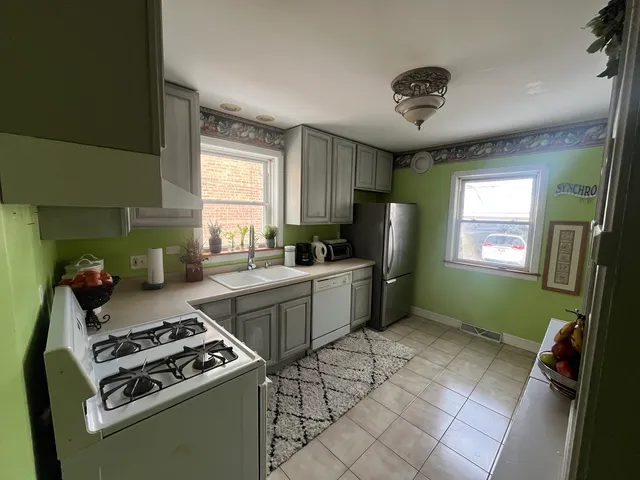$320,000 | 2904 West 103rd Street, Chicago, IL 60655