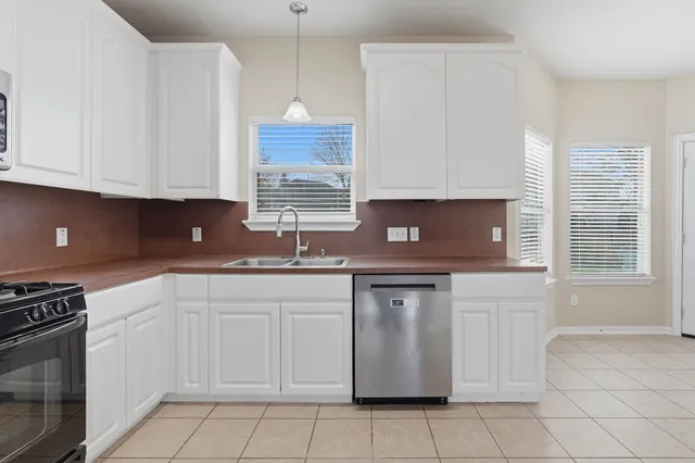 $2,250 | 12553 Canyon Hill Drive, Willis, TX 77318