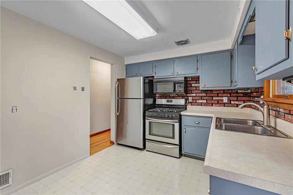 69 Observatory Street Manor, PA 15665 - Photo 10 of 25 Gallery Image 10
