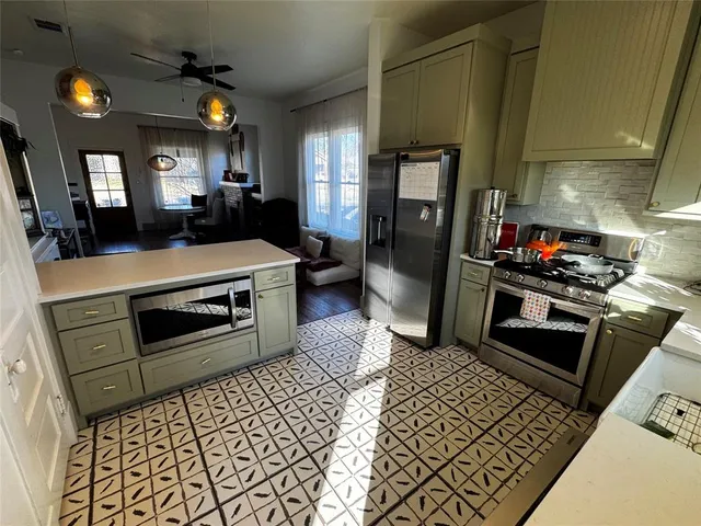 $2,400 | 1802 Seevers Avenue, Dallas, TX 75216