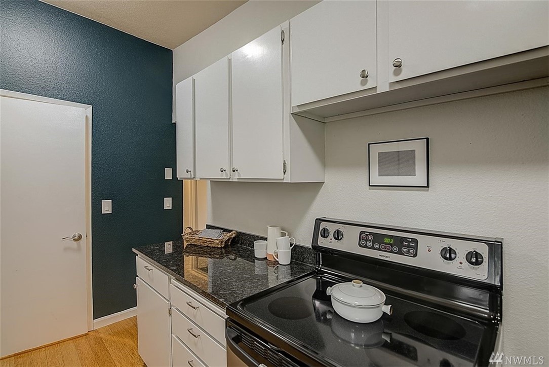 9824 28th Avenue Southwest Seattle, WA 98126 - Photo 11 of 36