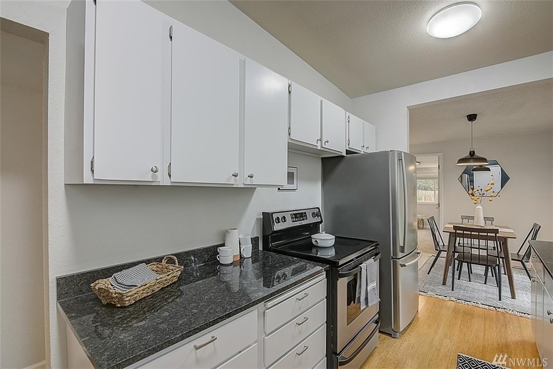 9824 28th Avenue Southwest Seattle, WA 98126 - Photo 13 of 36