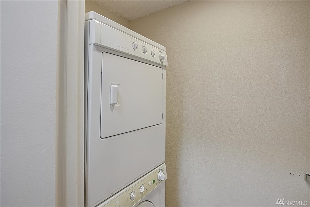 9824 28th Avenue Southwest Seattle, WA 98126 - Photo 15 of 36