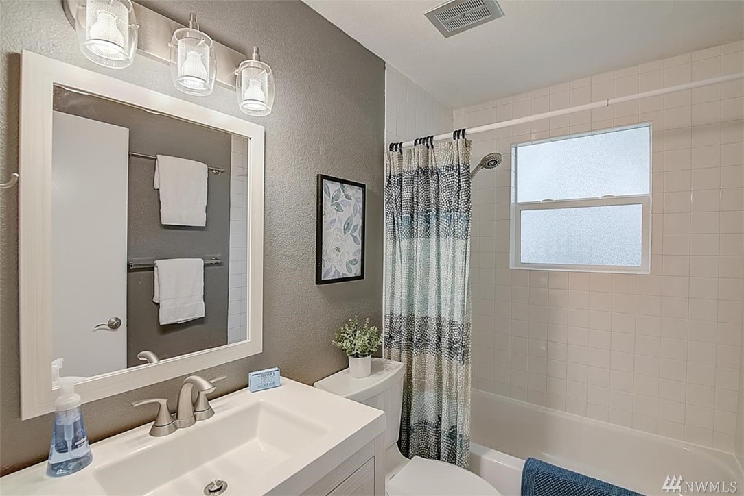 9824 28th Avenue Southwest Seattle, WA 98126 - Photo 17 of 36