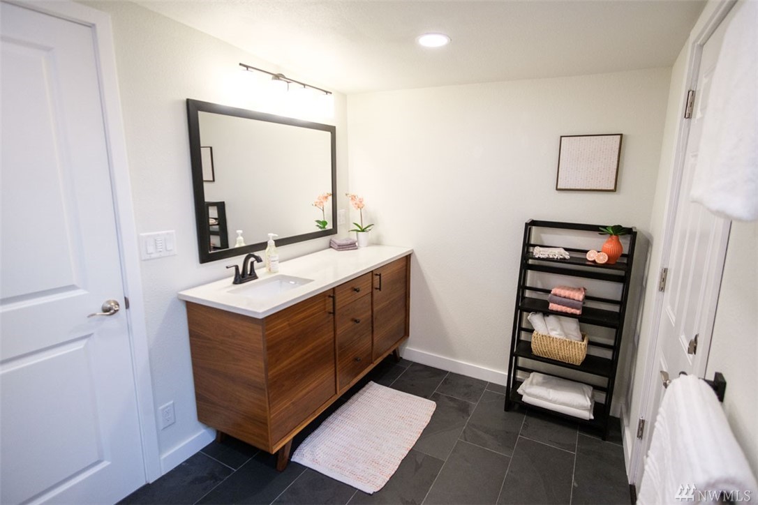 9824 28th Avenue Southwest Seattle, WA 98126 - Photo 27 of 36