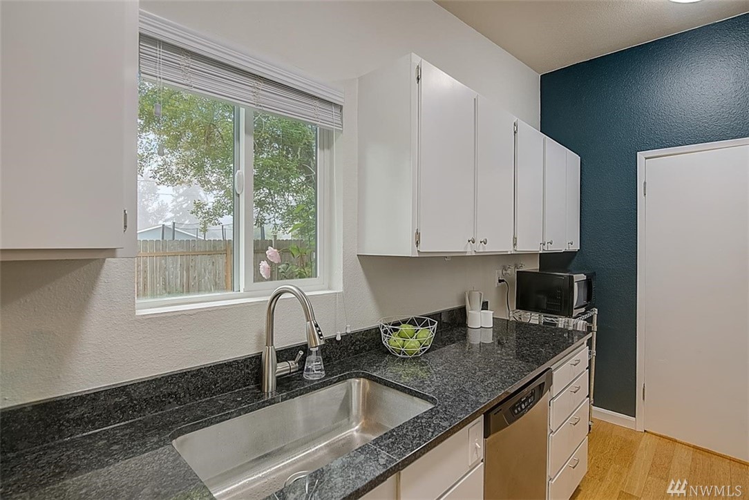 9824 28th Avenue Southwest Seattle, WA 98126 - Photo 10 of 36