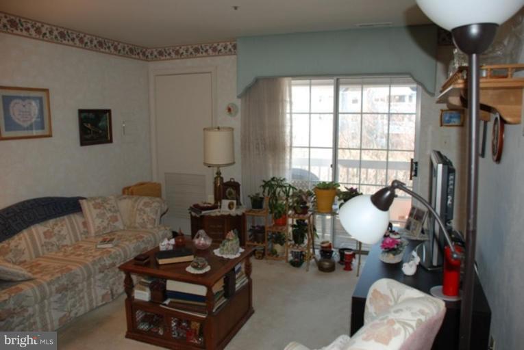 8354 Montgomery Run Road, Unit F Ellicott City, MD 21043 - Photo 4 of 10 Living Room