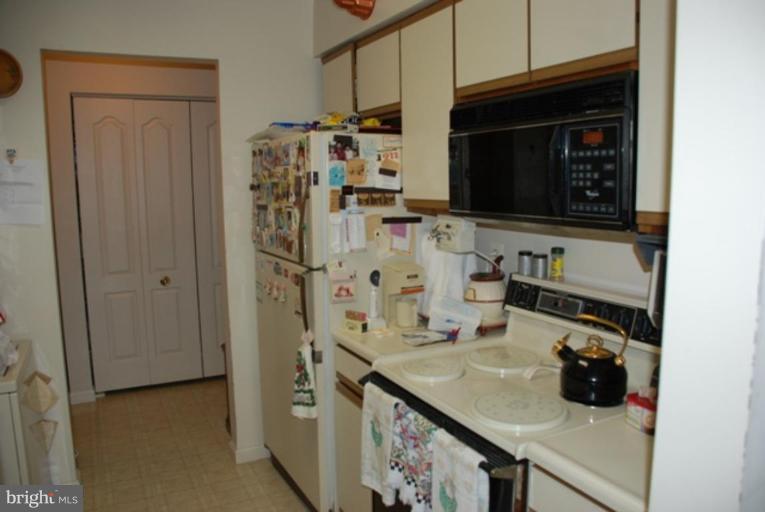 8354 Montgomery Run Road, Unit F Ellicott City, MD 21043 - Photo 6 of 10 Kitchen