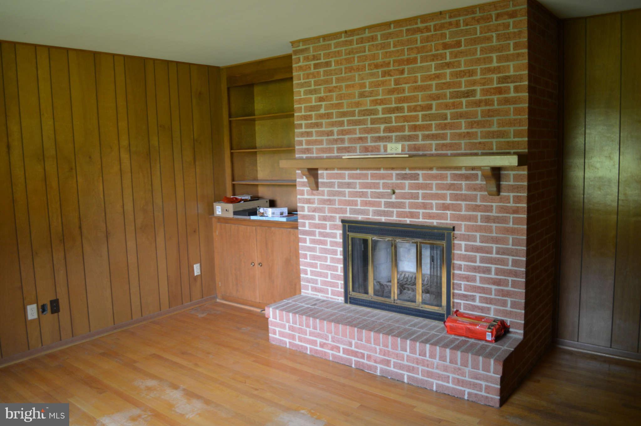 22840 Stevenson Road Smithsburg, MD 21783 - Photo 9 of 9 Living Room
