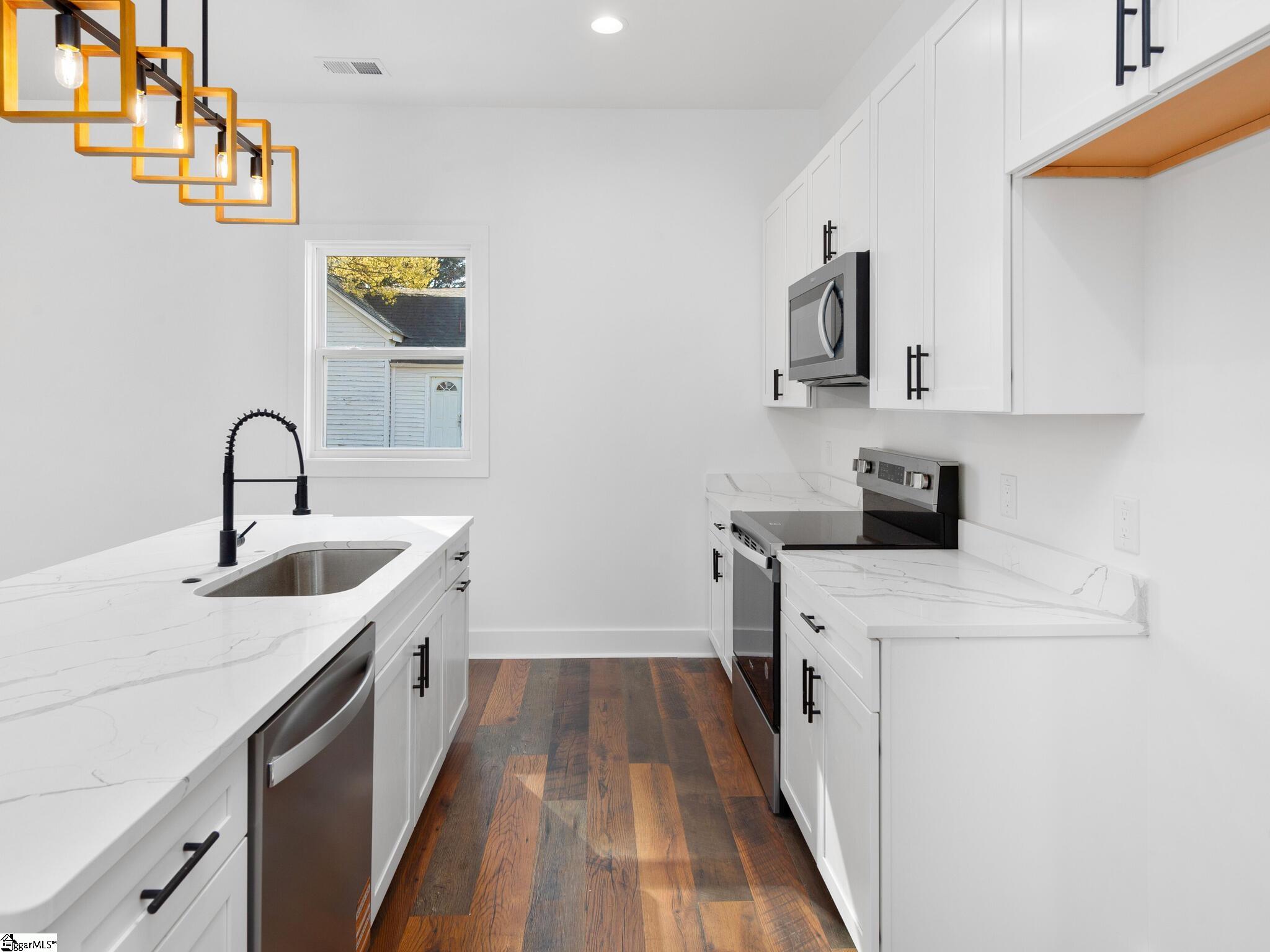 202 South Howard Avenue Landrum, SC 29356 - Photo 12 of 39