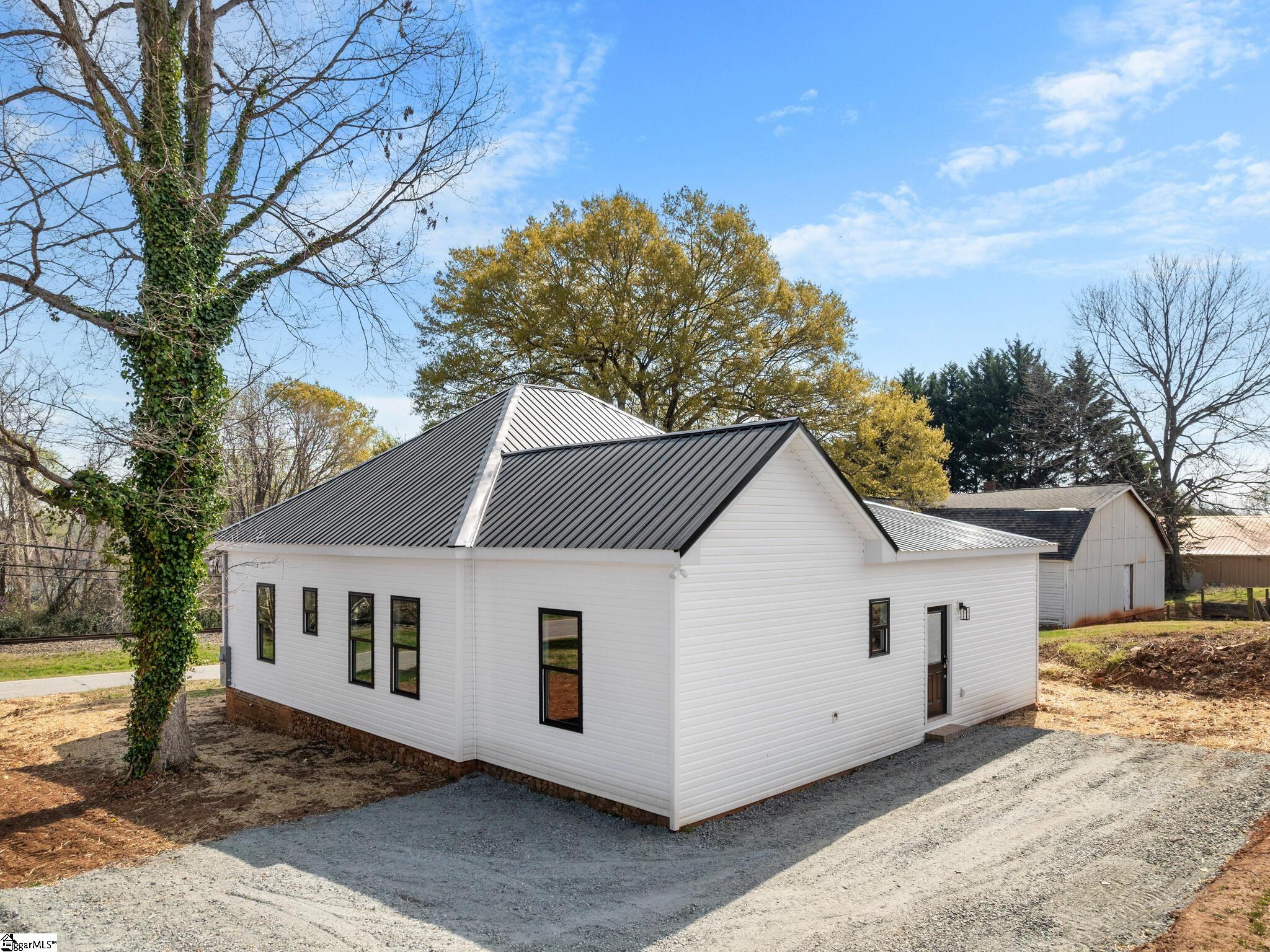 202 South Howard Avenue Landrum, SC 29356 - Photo 35 of 39