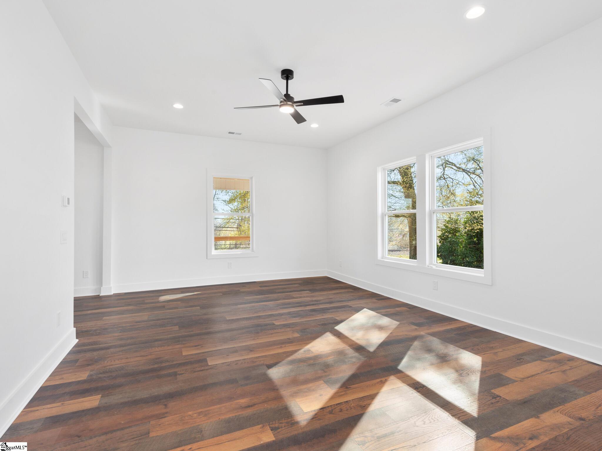 202 South Howard Avenue Landrum, SC 29356 - Photo 4 of 39