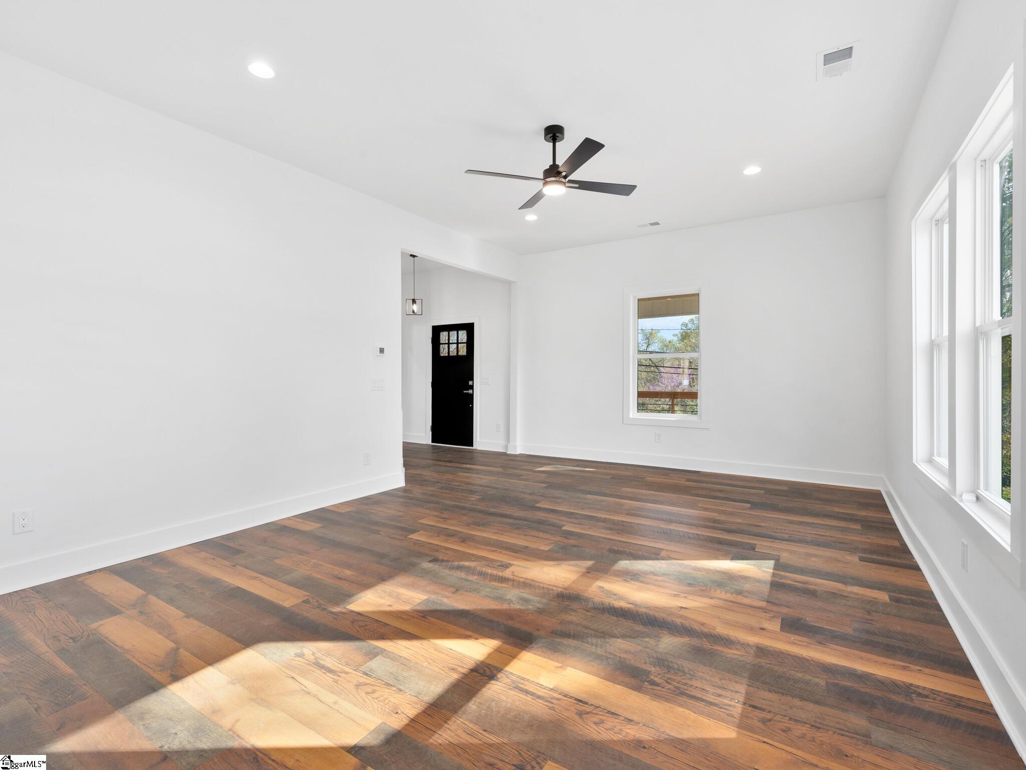 202 South Howard Avenue Landrum, SC 29356 - Photo 6 of 39