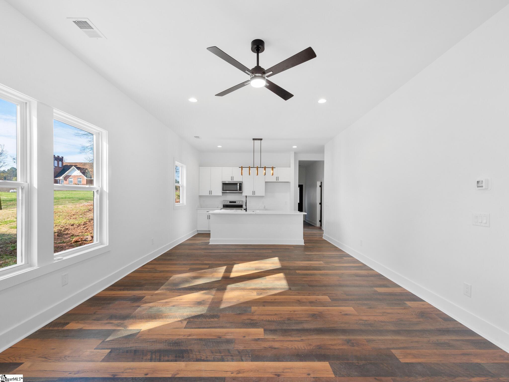 202 South Howard Avenue Landrum, SC 29356 - Photo 8 of 39