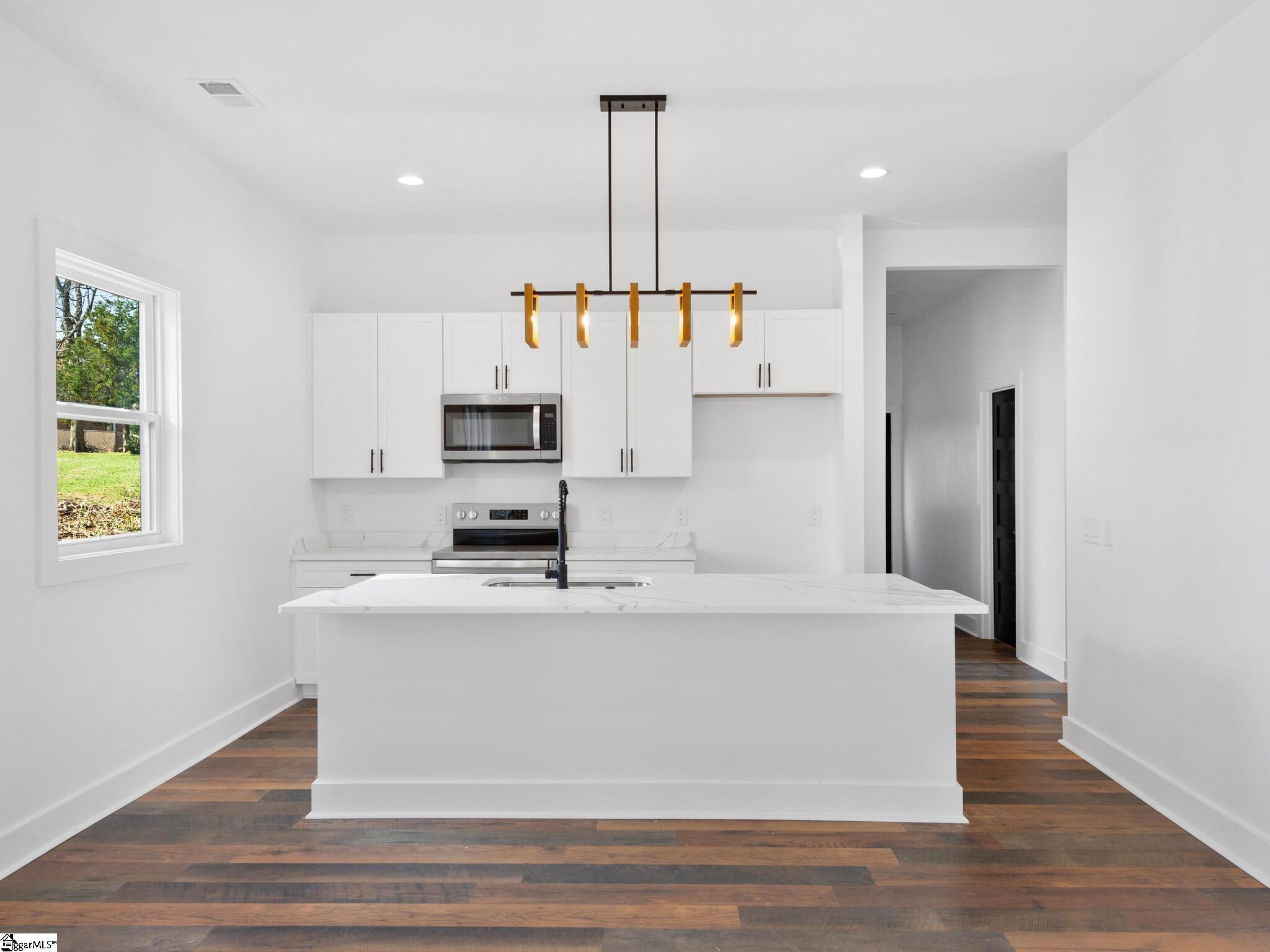 202 South Howard Avenue Landrum, SC 29356 - Photo 9 of 39