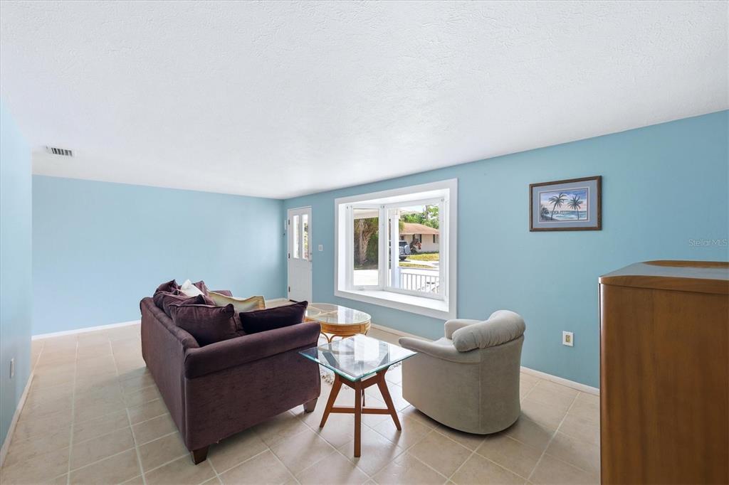 2233 Alice Road Sarasota, FL 34231 - Photo 5 of 44 Gallery Image 5