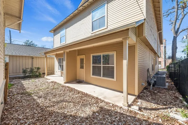 $2,200 | 2906 Pearl Street, Unit C, Austin, TX 78705