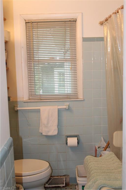 1409 Ritters Lake Road Greensboro, NC 27406 - Photo 6 of 14 Bathroom
