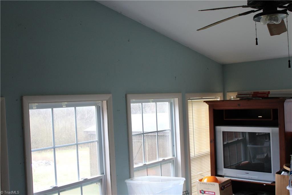 1409 Ritters Lake Road Greensboro, NC 27406 - Photo 9 of 14 Sunroom