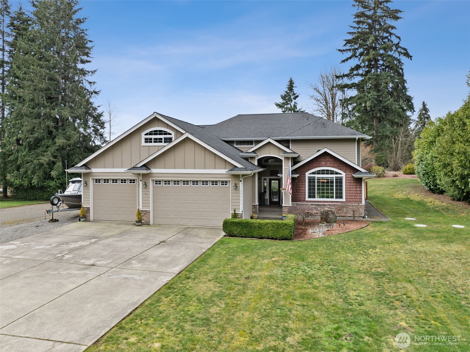 a view of front of house with a yard