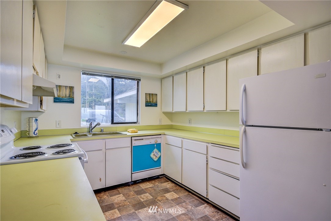 1909 West Beach Road Oak Harbor, WA 98277 - Photo 16 of 25 Gallery Image 16