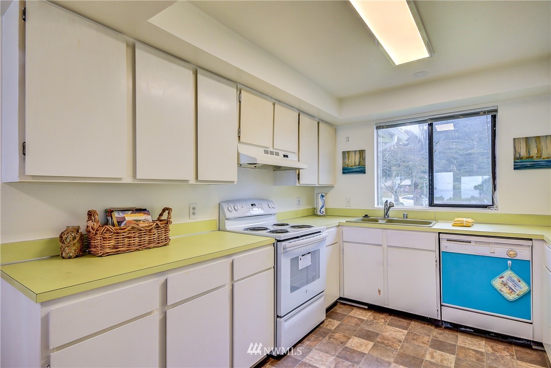 1909 West Beach Road Oak Harbor, WA 98277 - Photo 17 of 25 Gallery Image 17