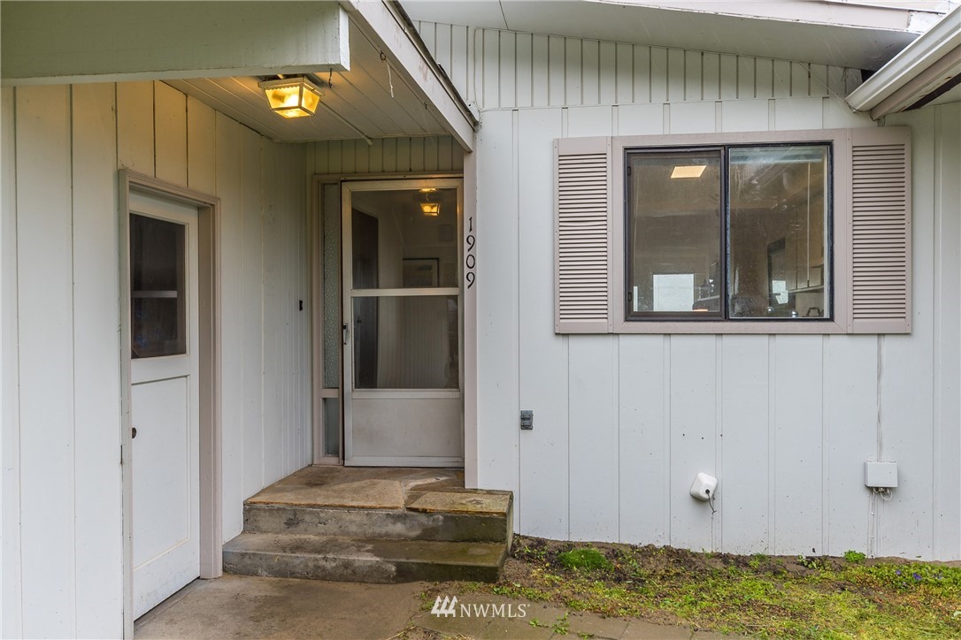 1909 West Beach Road Oak Harbor, WA 98277 - Photo 22 of 25 Gallery Image 22