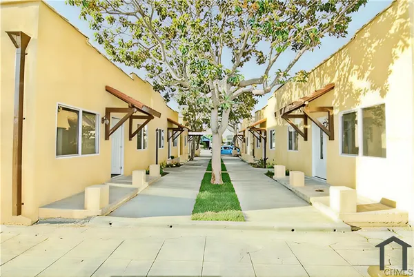 a view of residential houses with street