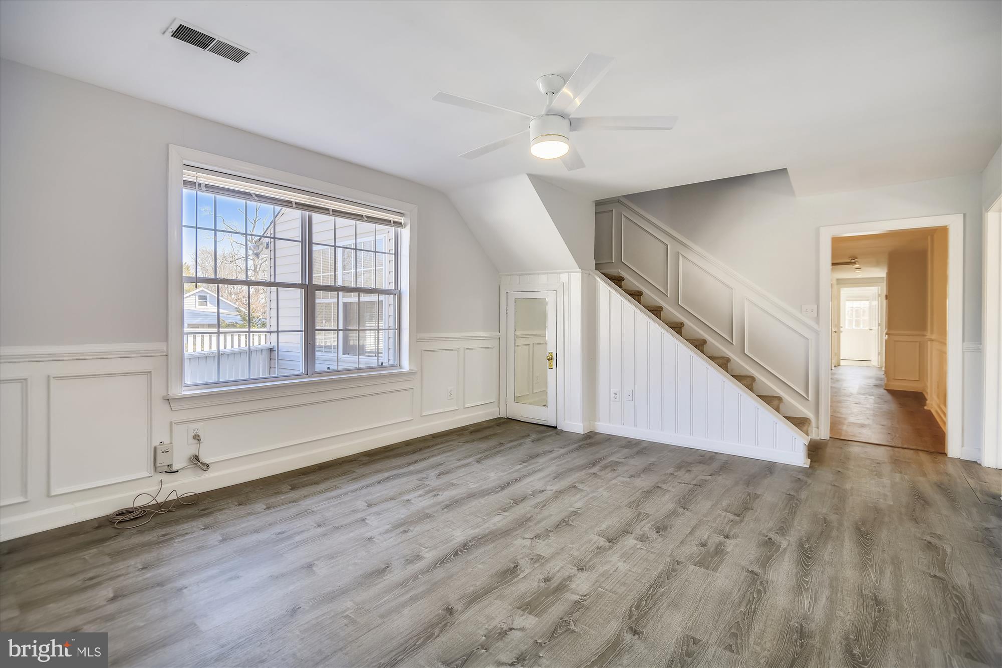511 Westminister Road Edgewater, MD 21037 - Photo 22 of 30 Living room