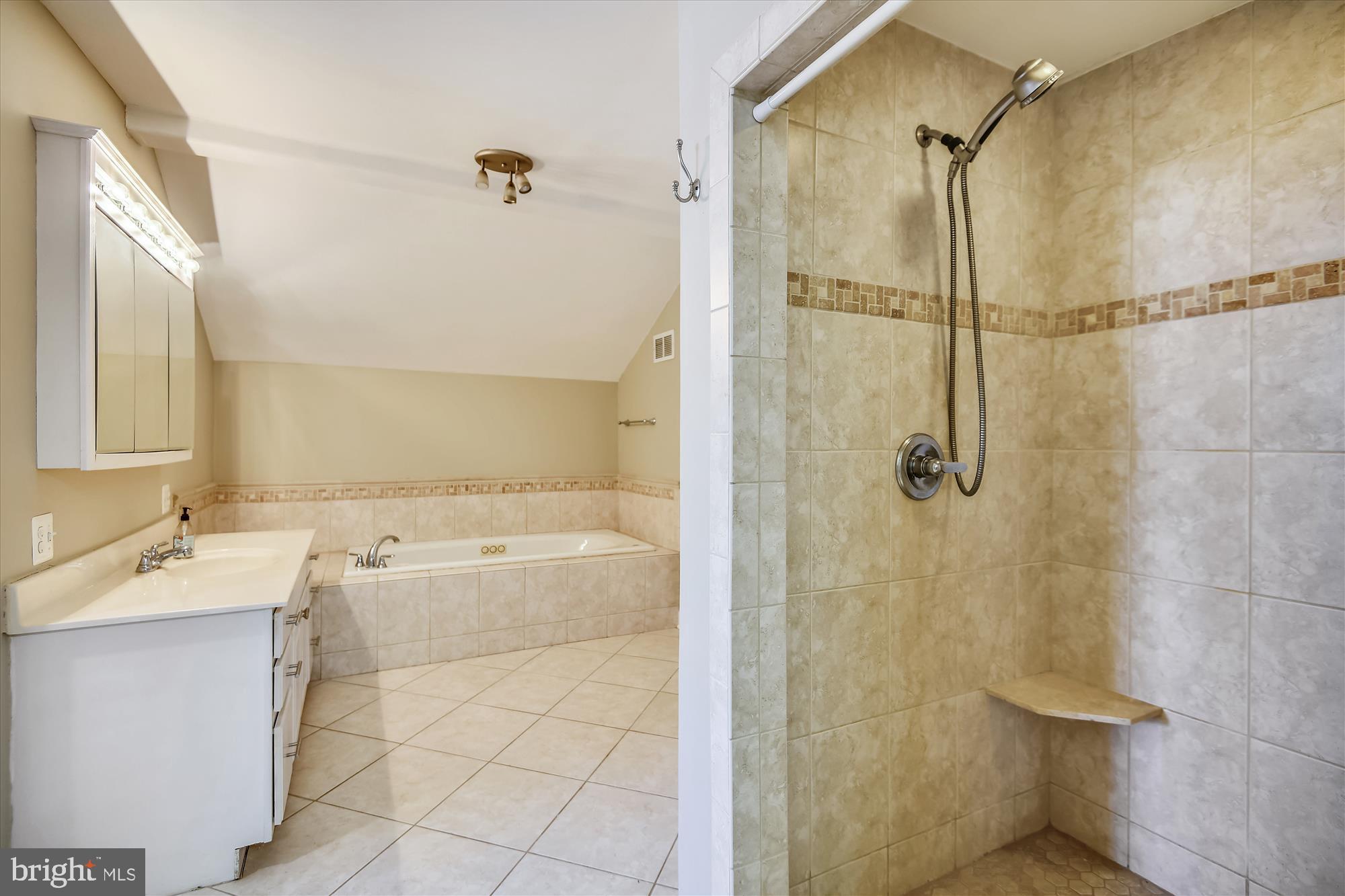 511 Westminister Road Edgewater, MD 21037 - Photo 23 of 30 Primary bath