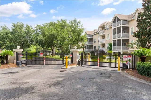 $434,900 | 116 Shady Brook Circle, Unit 201, St. Simons Island, GA 31522