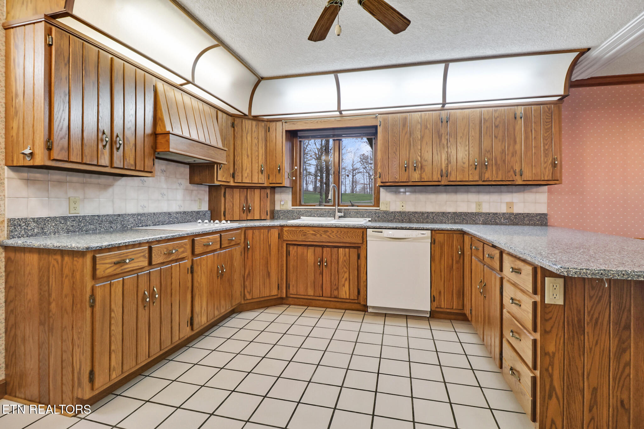 170 Baltusrol Road Fairfield Glade, TN 38558 - Photo 10 of 31 24-KitchenAreatowardsBack