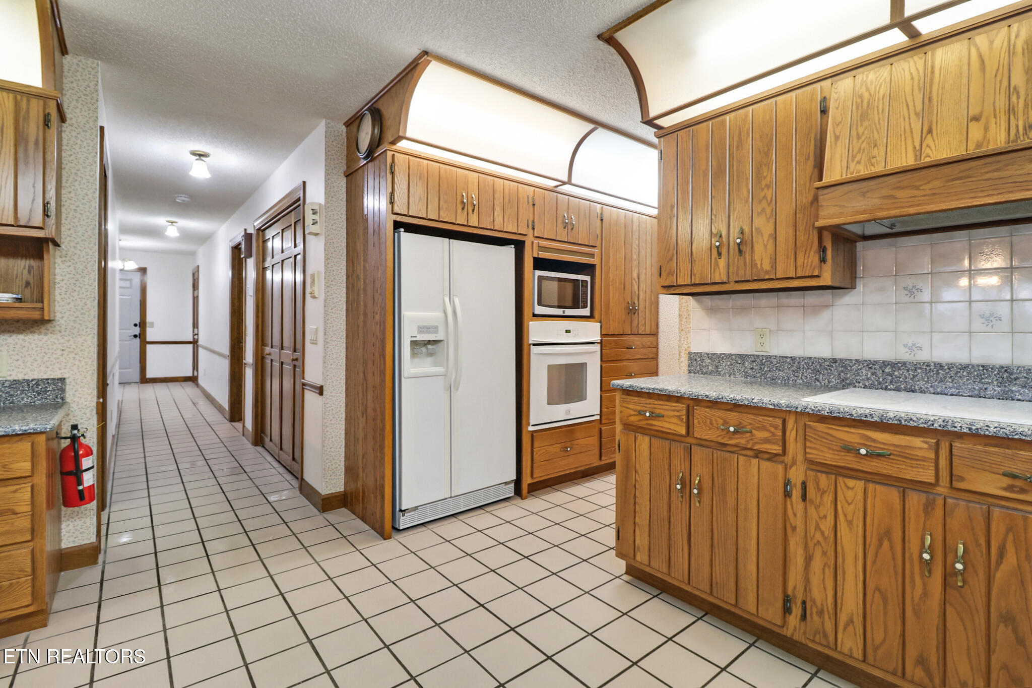 170 Baltusrol Road Fairfield Glade, TN 38558 - Photo 11 of 31 26-KitchentowardsHallway