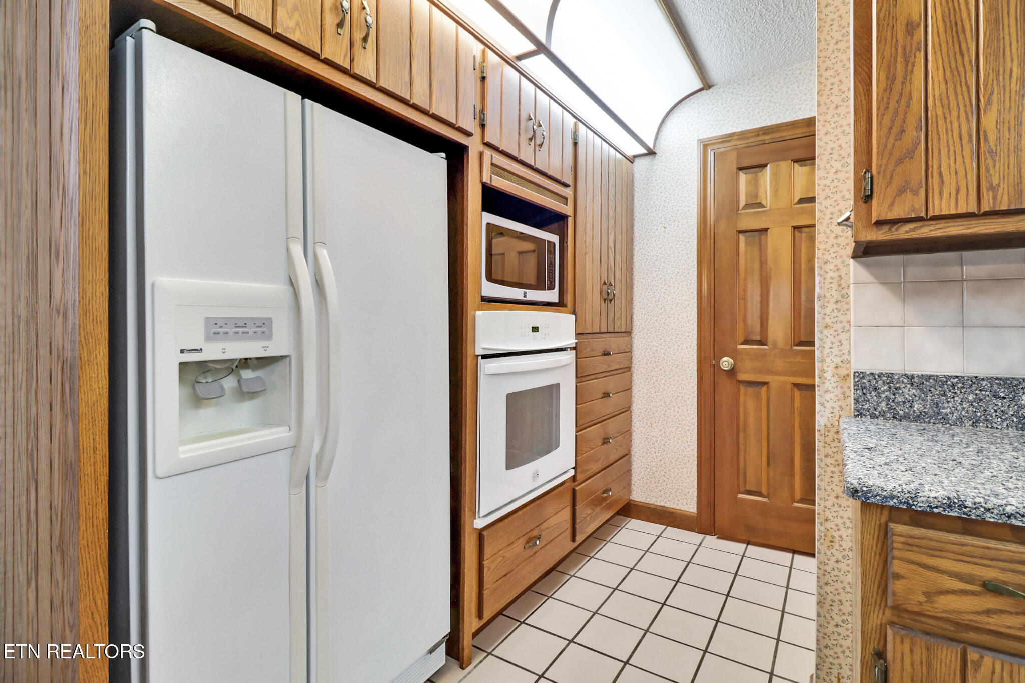 170 Baltusrol Road Fairfield Glade, TN 38558 - Photo 12 of 31 27-KitchentowardsBath_Laundry