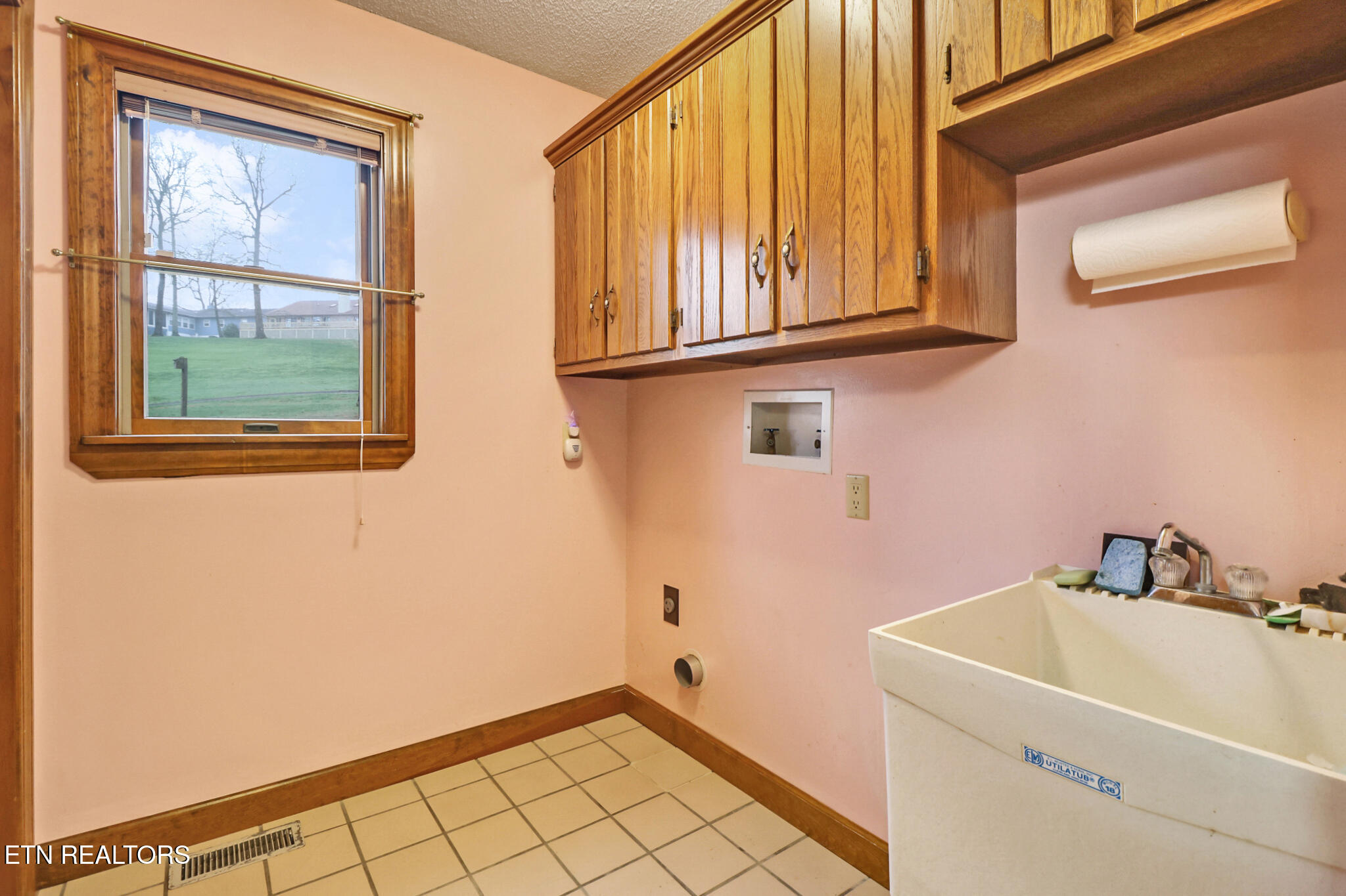 170 Baltusrol Road Fairfield Glade, TN 38558 - Photo 14 of 31 29-LaundryRoom