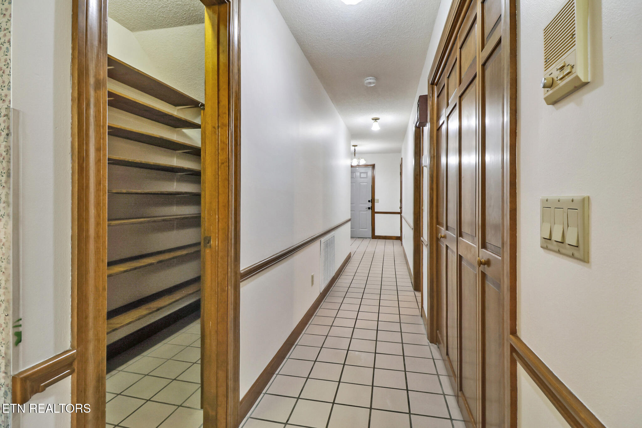 170 Baltusrol Road Fairfield Glade, TN 38558 - Photo 15 of 31 32-Hallway_Pantry