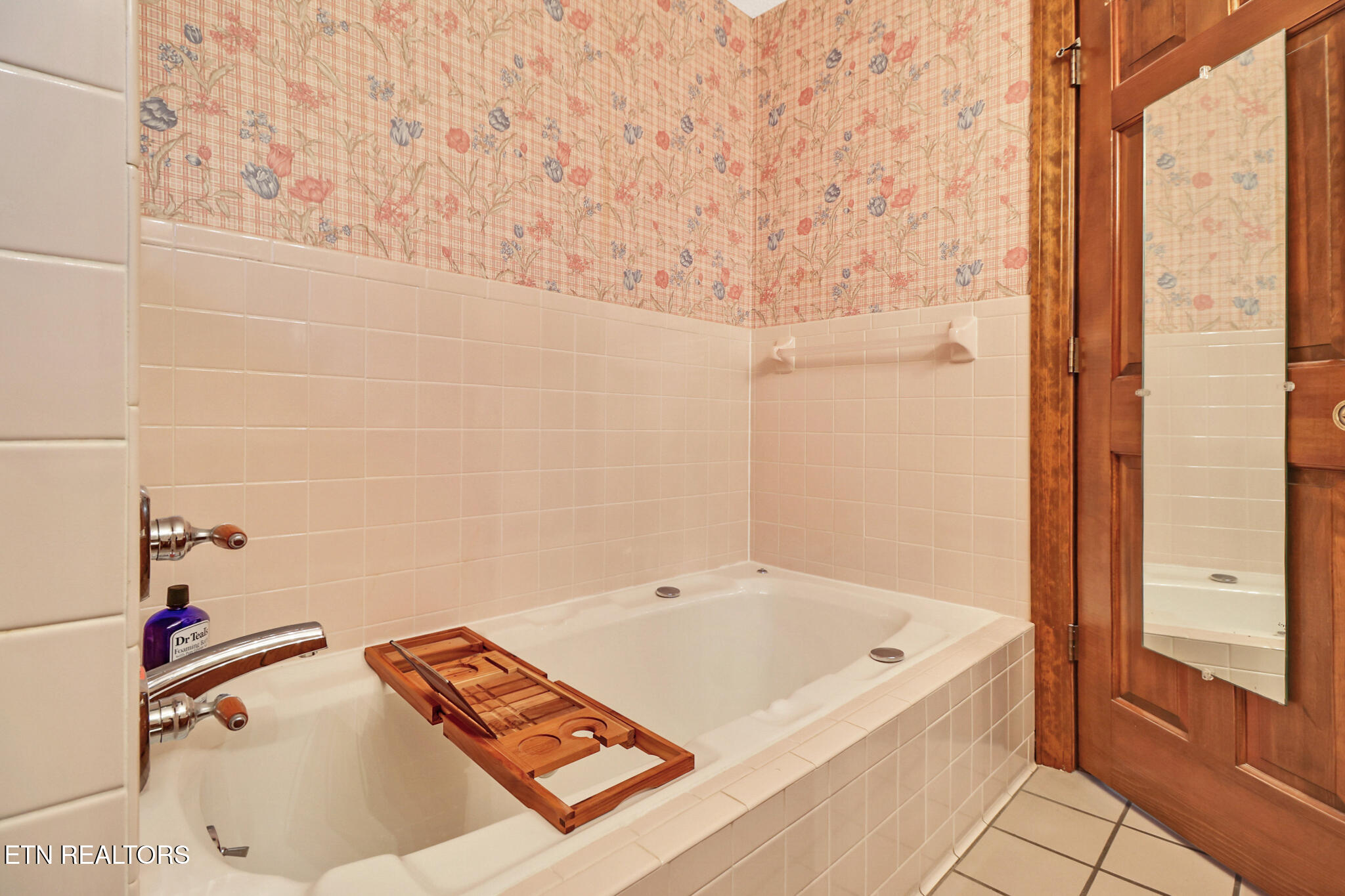 170 Baltusrol Road Fairfield Glade, TN 38558 - Photo 19 of 31 37-MasterBRTub