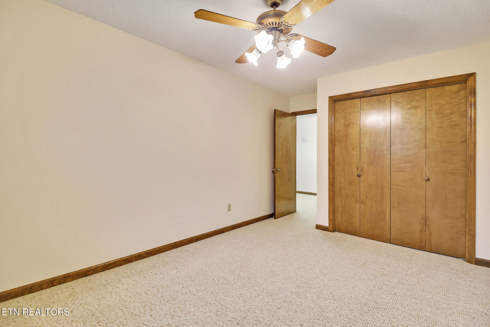 170 Baltusrol Road Fairfield Glade, TN 38558 - Photo 25 of 31 47-BR-1towardhallway_closet