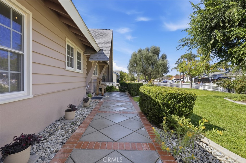 1869 Country Club Road Thousand Oaks, CA 91360 - Photo 5 of 35
