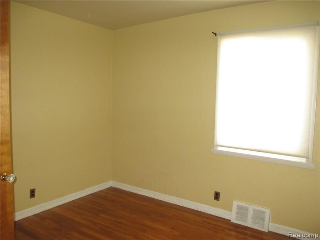 3529 Chester Road Royal Oak, MI 48073 - Photo 11 of 16