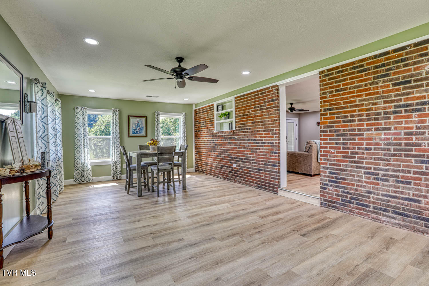 188 Meadow View Road Rogersville, TN 37857 - Photo 15 of 61 188 Meadowview MLSb (13 of 35)