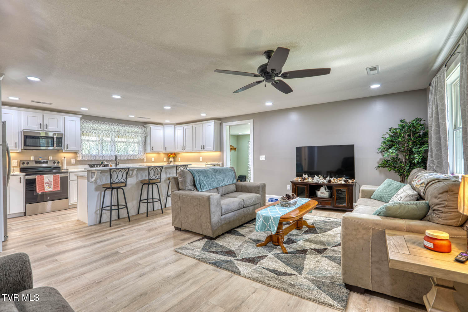 188 Meadow View Road Rogersville, TN 37857 - Photo 4 of 61 188 Meadowview MLSb (2 of 35)