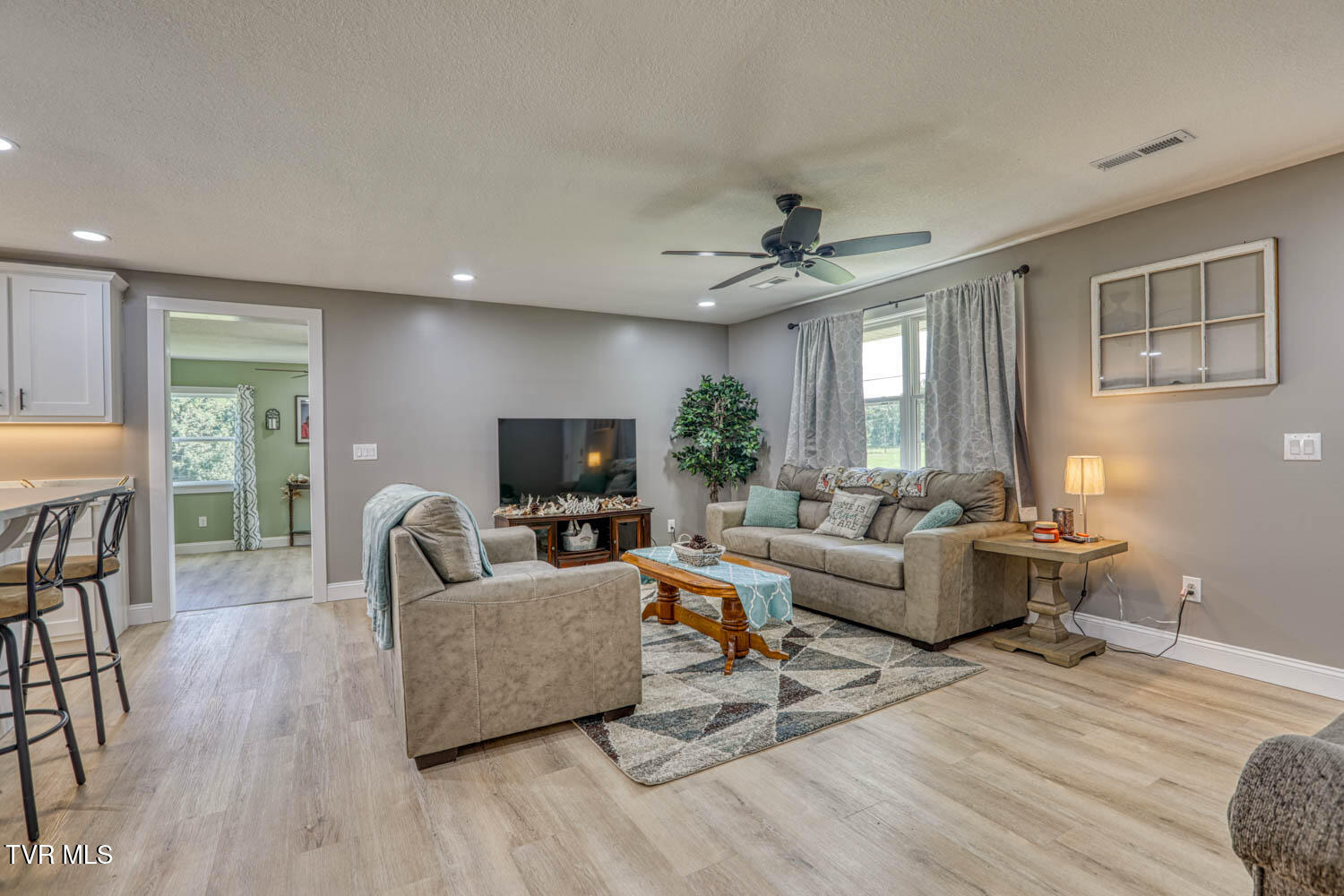 188 Meadow View Road Rogersville, TN 37857 - Photo 5 of 61 188 Meadowview MLSb (3 of 35)