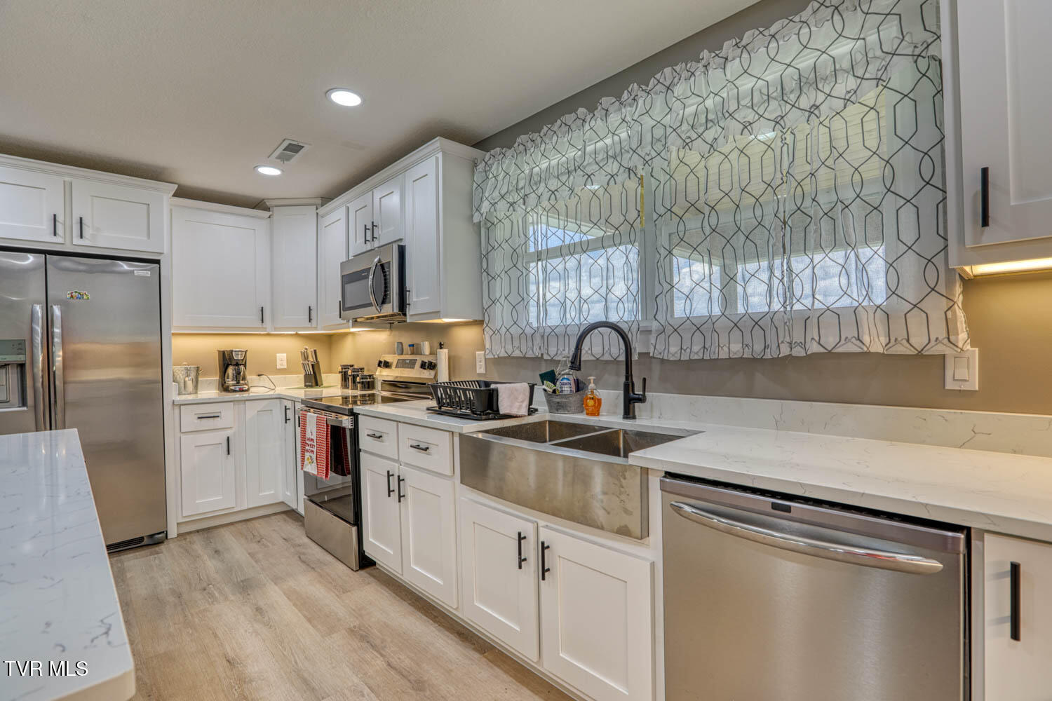 188 Meadow View Road Rogersville, TN 37857 - Photo 8 of 61 188 Meadowview MLSb (6 of 35)