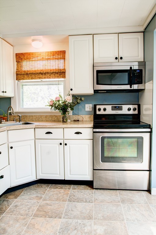 53 Mission Road Chelmsford, MA 01863 - Photo 8 of 28