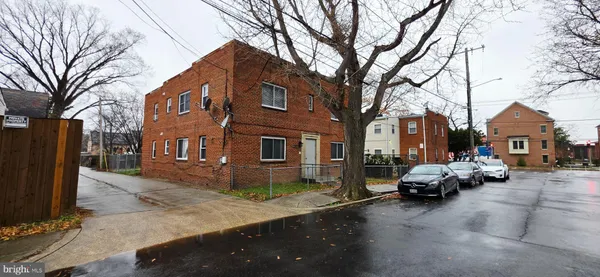 $1,800 | 3207 11th Place Southeast, Unit 2, Washington, DC 20032