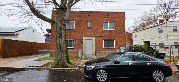 $1,800 | 3207 11th Place Southeast, Unit 2, Washington, DC 20032