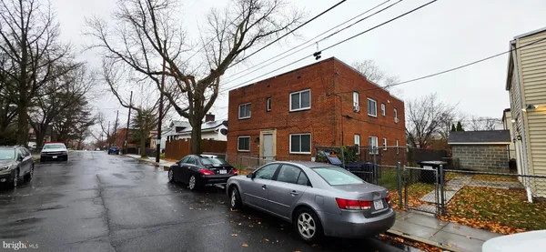 $1,800 | 3207 11th Place Southeast, Unit 2, Washington, DC 20032